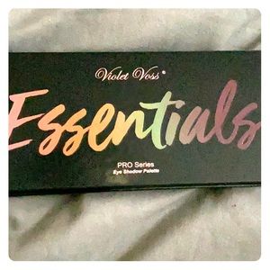 Violet Voss Essentials Pro Palette